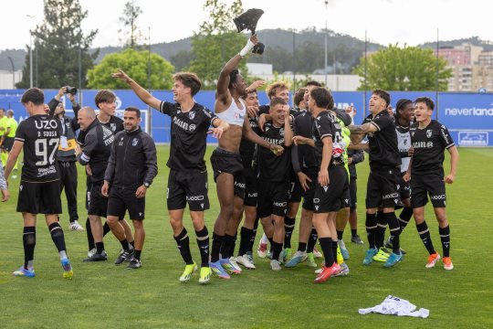 Vitória B sobe à Liga 3