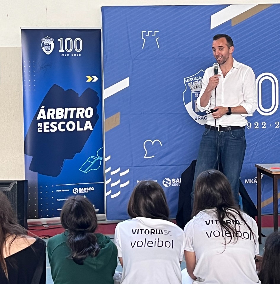 João, o aluno mais novo que tem tanto futebol para ensinar (a